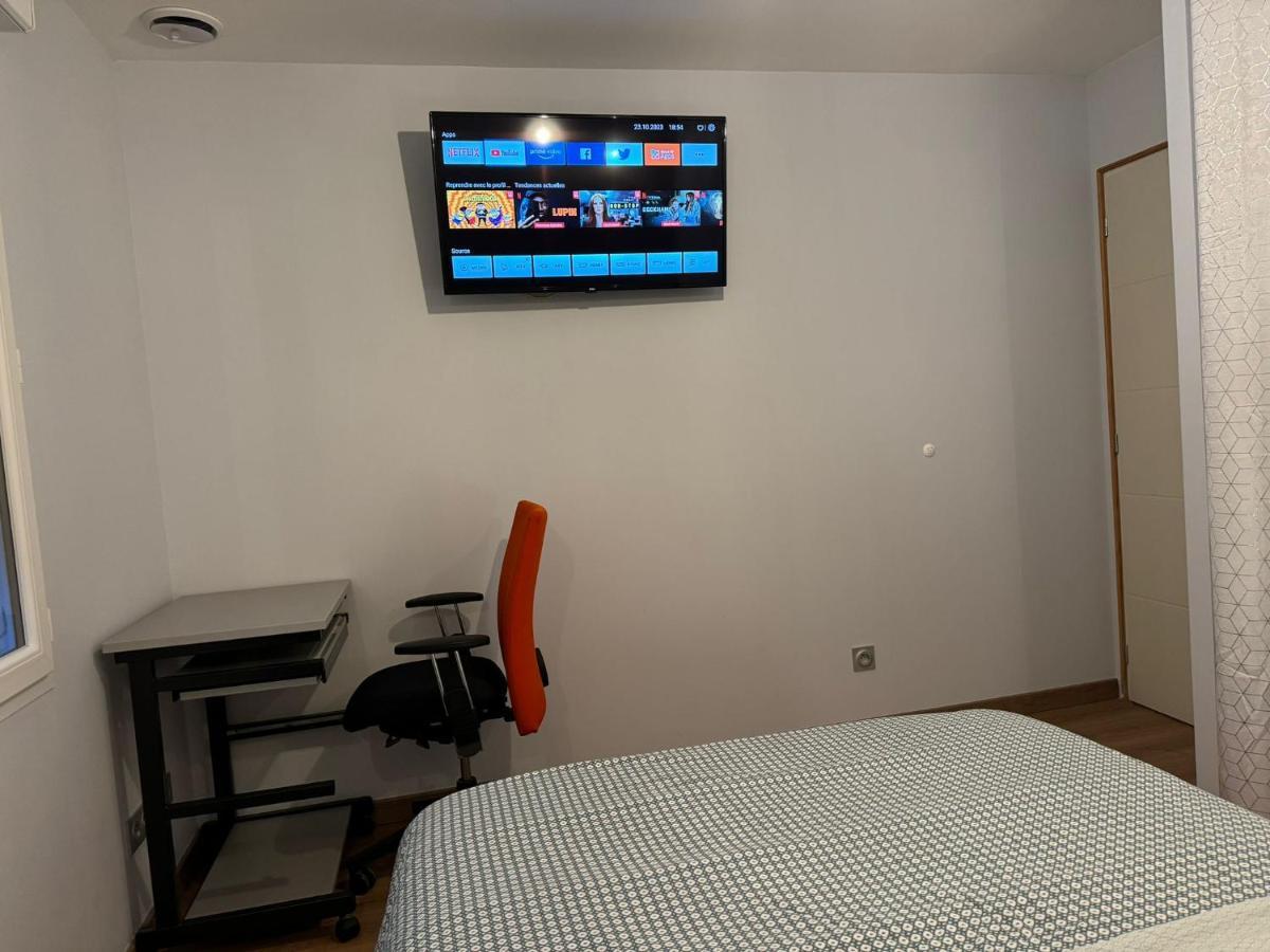 Chambre Privee/Climatisee+Tv /Petit Dejeuner Inclu/Tout Confort Νεβέρ Εξωτερικό φωτογραφία