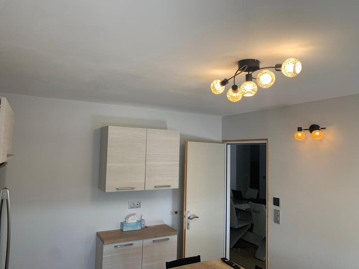 Chambre Privee/Climatisee+Tv /Petit Dejeuner Inclu/Tout Confort Νεβέρ Εξωτερικό φωτογραφία