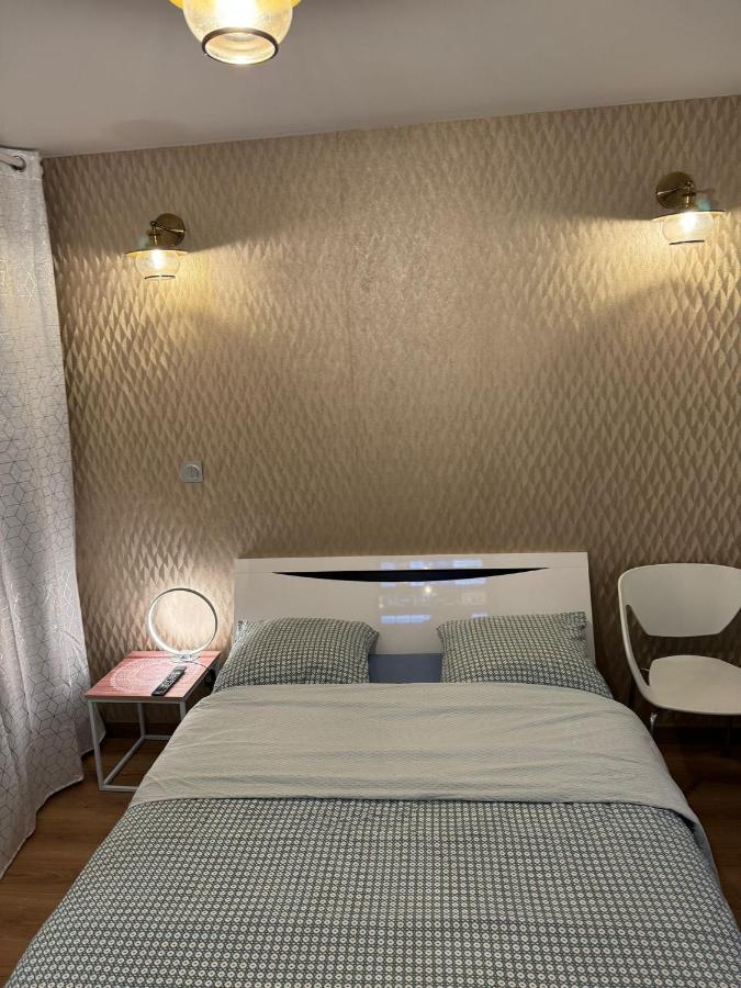 Chambre Privee/Climatisee+Tv /Petit Dejeuner Inclu/Tout Confort Νεβέρ Εξωτερικό φωτογραφία