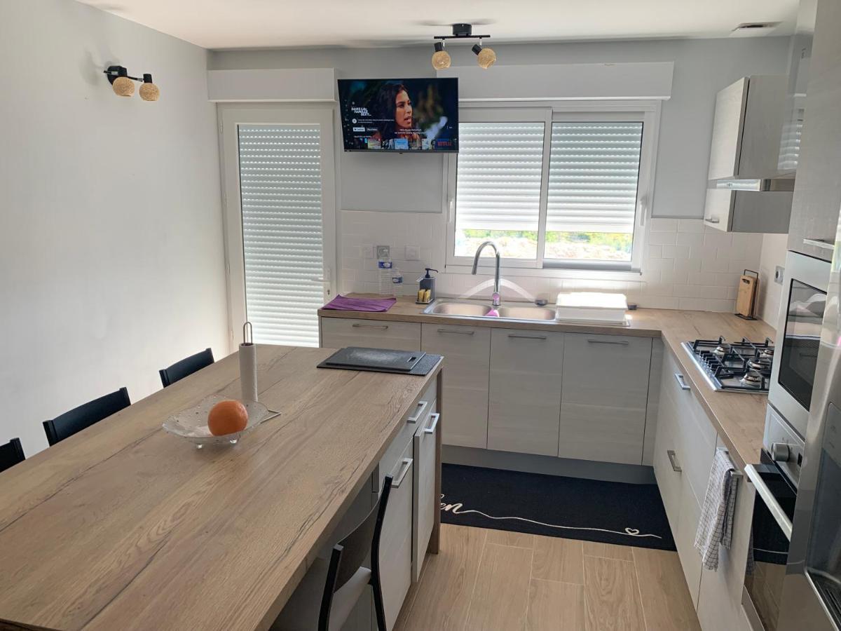 Chambre Privee/Climatisee+Tv /Petit Dejeuner Inclu/Tout Confort Νεβέρ Εξωτερικό φωτογραφία