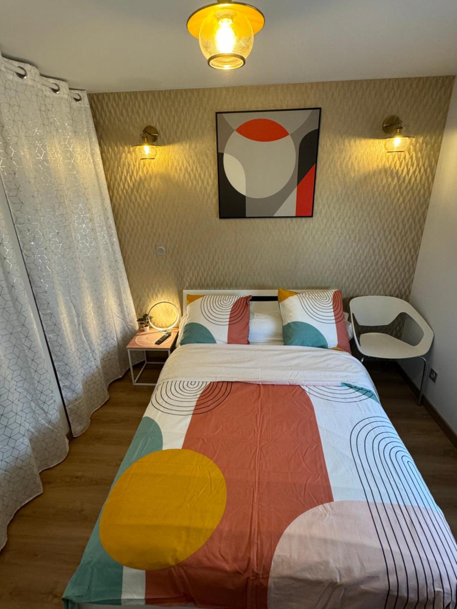 Chambre Privee/Climatisee+Tv /Petit Dejeuner Inclu/Tout Confort Νεβέρ Εξωτερικό φωτογραφία