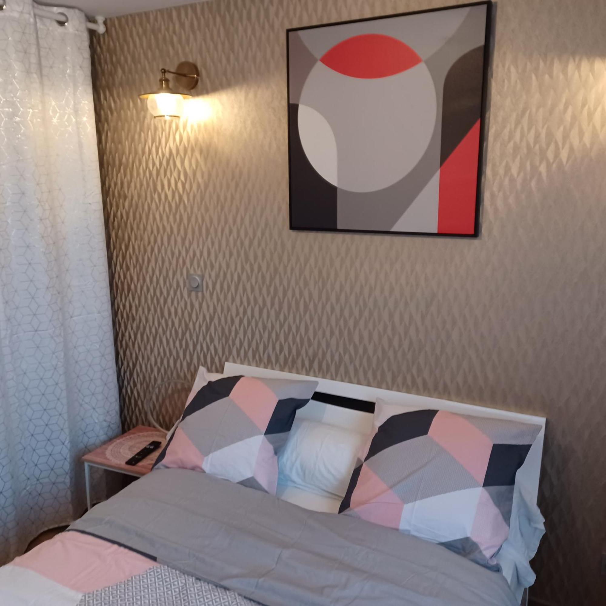 Chambre Privee/Climatisee+Tv /Petit Dejeuner Inclu/Tout Confort Νεβέρ Εξωτερικό φωτογραφία